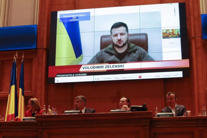 Cum condiționează Zelenski normalitatea și rescrie din nou istoria