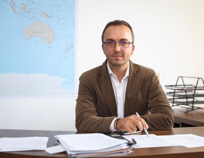 Factorul Extern are multe cozi de topor printre liderii României. Trebuie confruntat prin “guerrilla”!